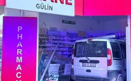 Fren yerine gaza basınca eczaneye girdi