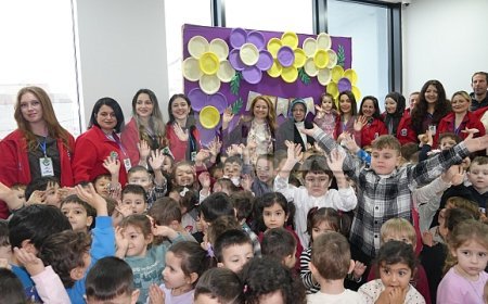 BAŞKAN MÜGE YILDIZ TOPAK, ÖĞRENCİLERİN KARNE HEYECANINA ORTAK OLDU