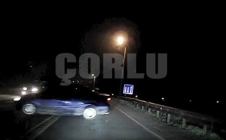 Tekirdağ'da otomobil bir anda kayarak savruldu: Kazanın kıl payı atlatıldığı anlar kamerada