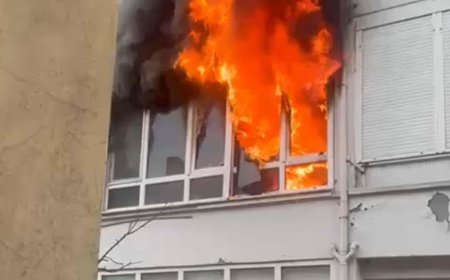 Ayvalık’ta evde büyük panik: Buzdolabı patladı, alevler evi sardı