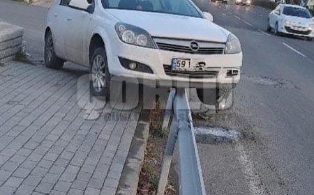 Çorlu'da Şaşkınlık Yaratan Kaza: Otomobil Bariyerin Üstüne Çıktı!