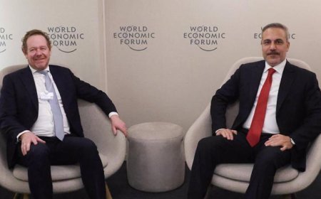 Dışişleri Bakanı Hakan Fidan, Hollandalı mevkidaşı ile Davos'ta görüştü