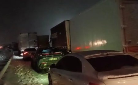 Gaziantep-Kahramanmaraş karayolunda kar esareti. Kuyruk kilometrelerce uzuyor