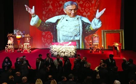 Haldun Dormen'e Muhsin Ertuğrul Sahnesi’nde cenaze töreni düzenlendi