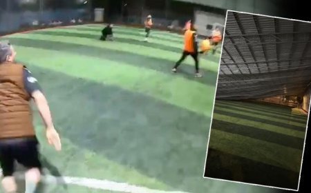 Antalya’da korkutan anlar! Halı sahanın çatısı çöktü, futbolcular son anda kurtuldu