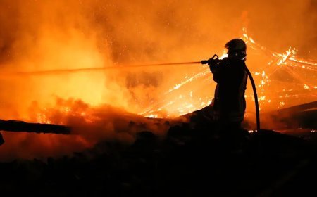 Köyde yangın. 3 ev, 2 samanlık zarar gördü