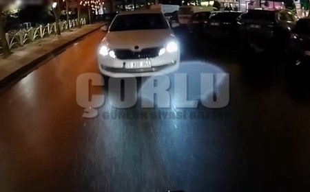 Tekirdağ'da motosikletle otomobilin kafa kafaya çarpıştığı kaza kamerada
