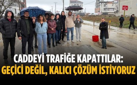 Caddeyi trafiğe kapattılar: Geçici değil, kalıcı çözüm istiyoruz
