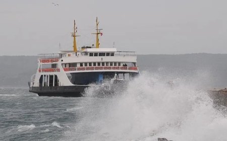Marmara ve Ege'de fırtına. Yarınki feribot seferleri iptal edildi