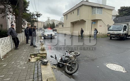 Çorlu'da kamyonetle motosikletin çarpıştığı kaza kamerada