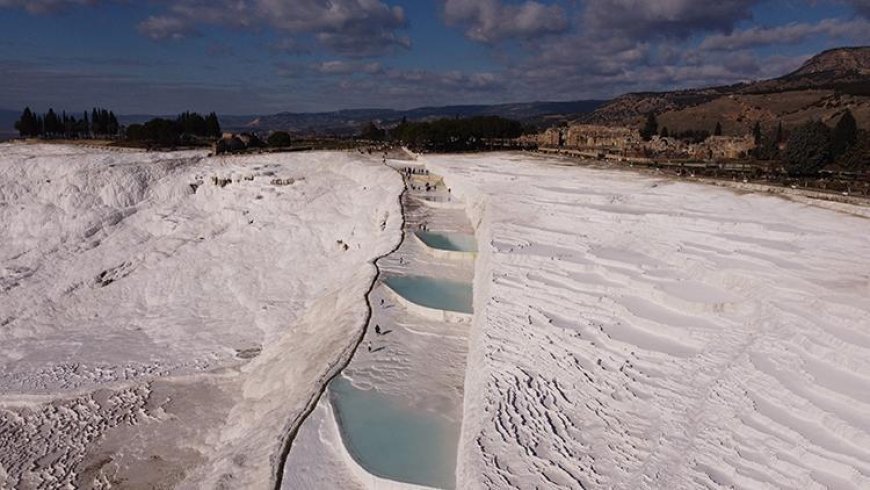 Pamukkale 2025'te Denizli nüfusunun 2 katından fazla turist ağırladı