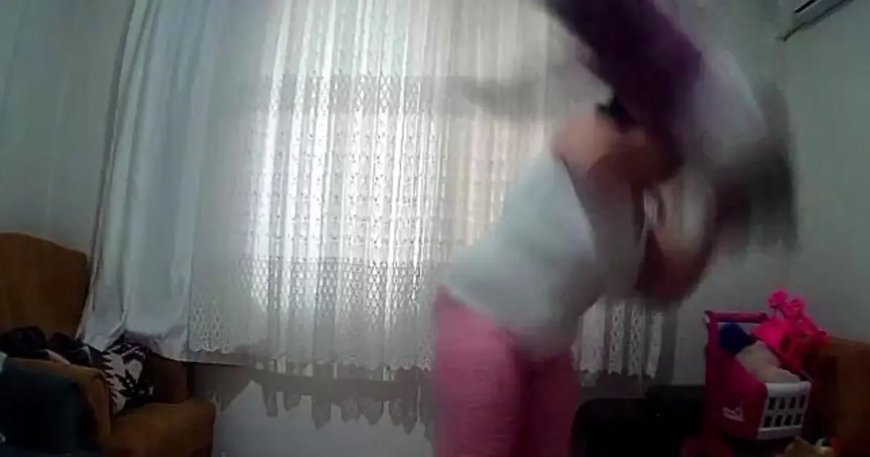 Baba şüphelenip eve kamera koydu, annenin bebeğine yaptıkları kan dondurdu