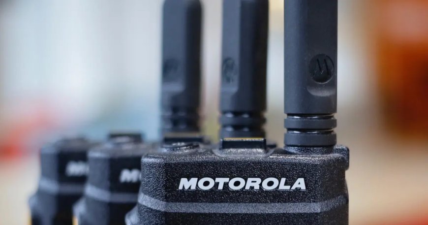 Şaşırtıcı Motorola sızıntısı: Kitap gibi katlanan telefon geliyor