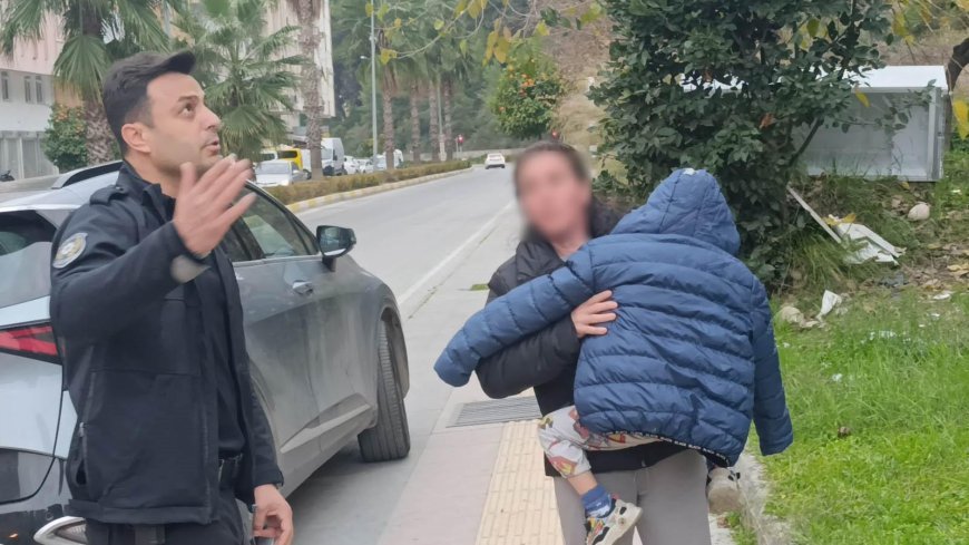 Küçük yaştaki çocuğu evde tek başına bıraktı! Balkondan gelen ses ekipleri alarma geçirdi