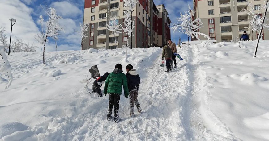 Haberler peş peşe geliyor. Eğitime ara verilen kentler