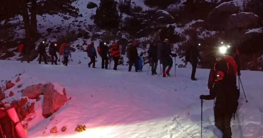 Antalya'da dağda mahsur kalan 24 kişi kurtarıldı