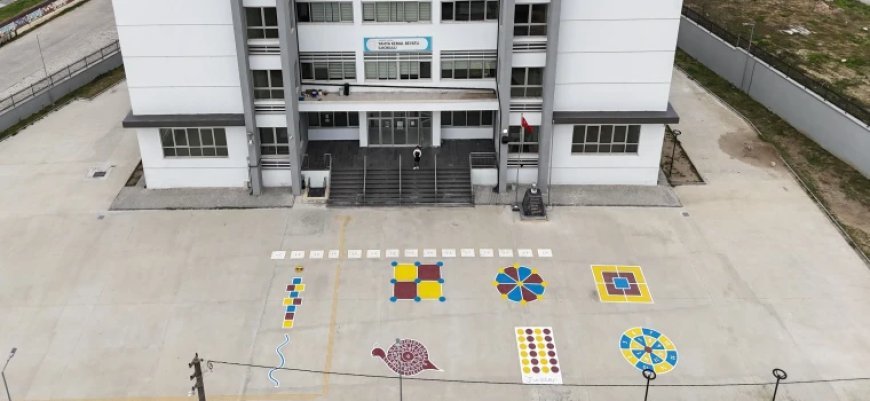 Yahya Kemal Beyatlı İlkokulu Bahçesi Sanatla Renklendi