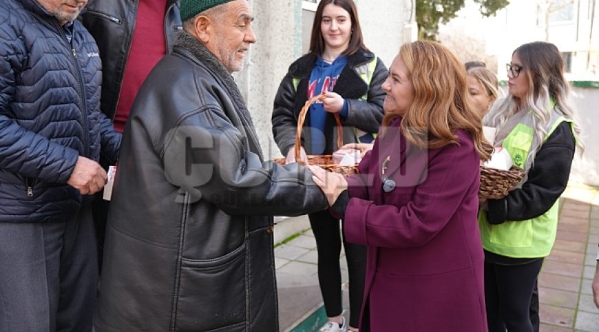 BAŞKAN MÜGE YILIZ TOPAK VATANDAŞLARIN KANDİLİNİ KUTLADI