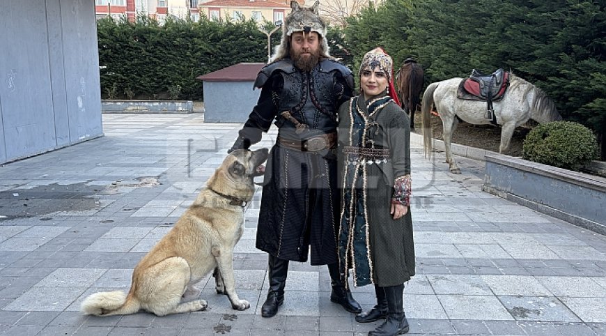 Atlarla geldiler: Film kostümüyle masal gibi nikah