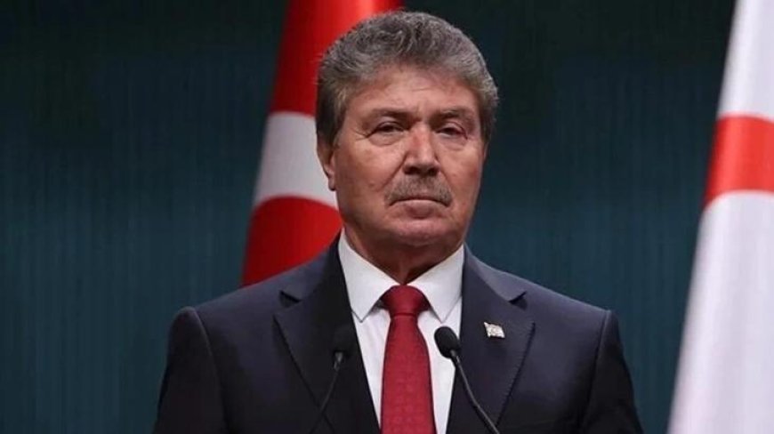 KKTC Başbakanı Üstel'den Rum bakana tepki: Türkiye garantördür, işgalci değil