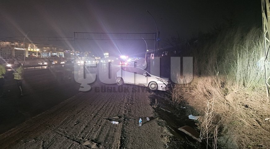 Polis aracına ve elektrik direğine çarptı