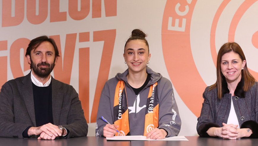 Eczacıbaşı Elif Şahin'le sözleşme yeniledi!