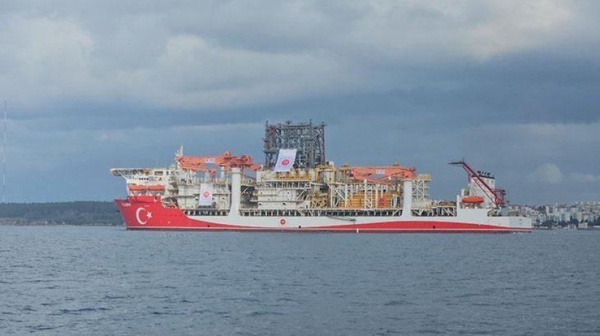 'Yıldırım' Çanakkale Boğazı'ndan geçti