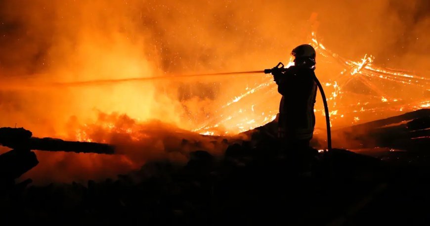 Köyde yangın. 3 ev, 2 samanlık zarar gördü