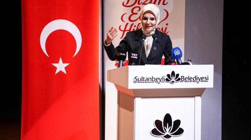 Bakan Göktaş, 'Bizim Evin Hikayesi' tiyatro oyununun gala gösterimine katıldı