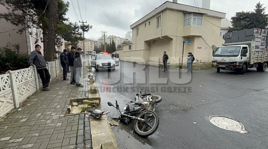 Çorlu'da kamyonetle motosikletin çarpıştığı kaza kamerada