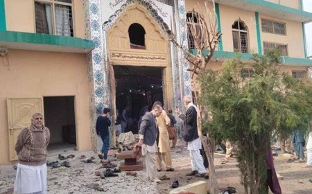Son dakika...Pakistan'da Cuma namazı sırasında camide şiddetli patlama! Çok sayıda ölü ve yaralı var
