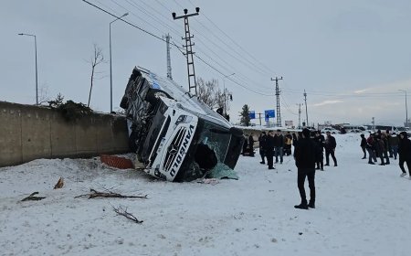 Ağrı'da yolcu otobüsü devrildi. Çok sayıda yaralı var