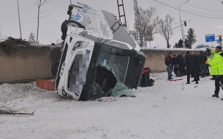 Ağrı'da yolcu otobüsü devrildi! Çok sayıda yaralı var