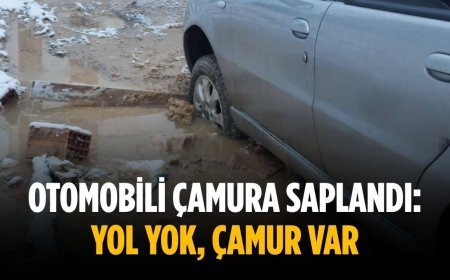 Otomobili çamura saplandı: Yol yok, çamur var