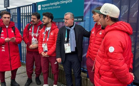 Bakan Bak İtalya’da milli sporcuları ziyaret etti
