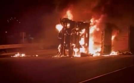 Osmaniye’de devrilen TIR, alev alev yandı