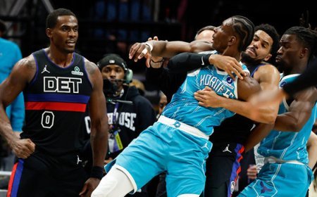 NBA maçında kavga çıktı: Yumruklar havada uçuştu!