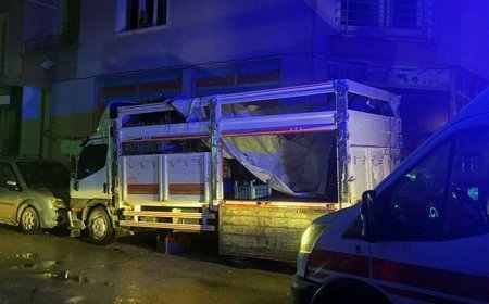 Mersin'de kamyonet kasasına 4. kattan düşen çocuk yaralandı