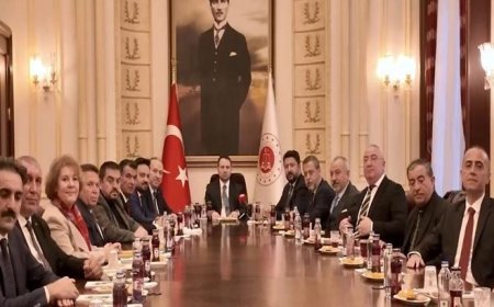 Bakan Gürlek, Nevşehir Valisi Ali Fidan ve beraberindeki heyeti ile görüştü