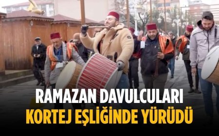 Ramazan davulcuları kortej eşliğinde yürüdü