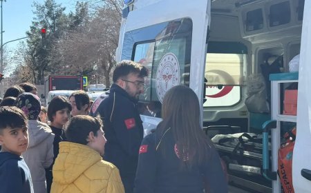 Cıvayla oynayan 18 öğrenci hastaneye kaldırıldı