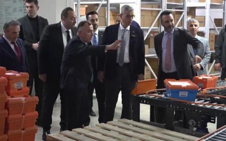 Bakan Memişoğlu, Ankara'da bir ecza deposunda incelemelerde bulundu