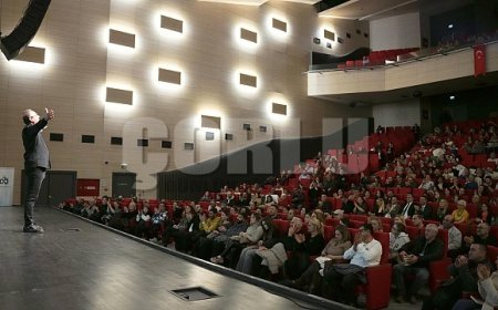 Sunay Akın “Memleket Kumaşı” ile Çorlu’yu Büyüledi