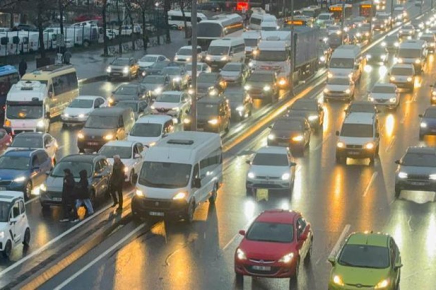 İstanbul'da trafik durma noktasına geldi! İşte bölge bölge son durum