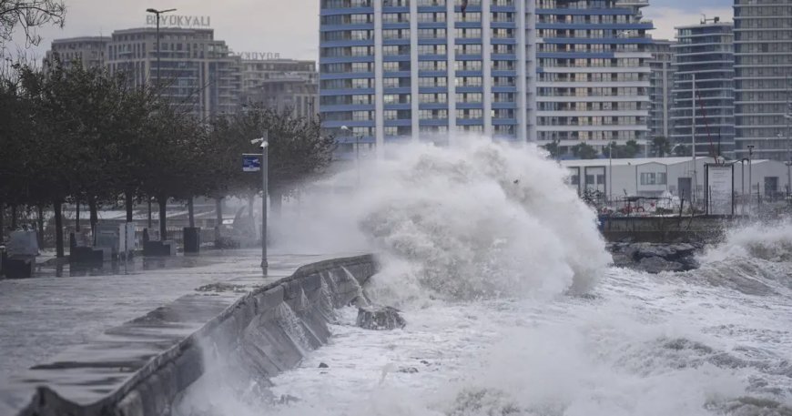 Meteorolojiden denizlerde fırtına uyarısı. Feribot seferleri iptal ediliyor