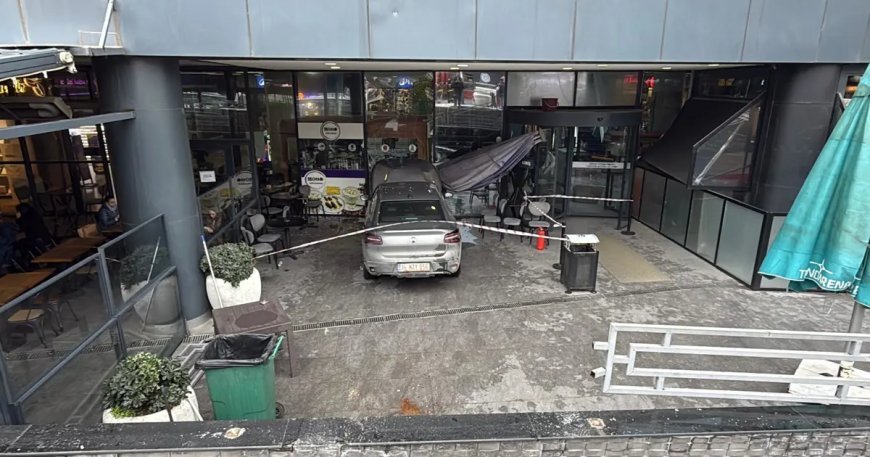 Tekirdağ'da otomobil alışveriş merkezine girdi