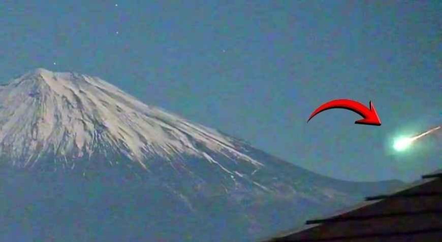 Ateş topu bir anda belirdi! Meteorun yeryüzüne düşme anı görüntülendi