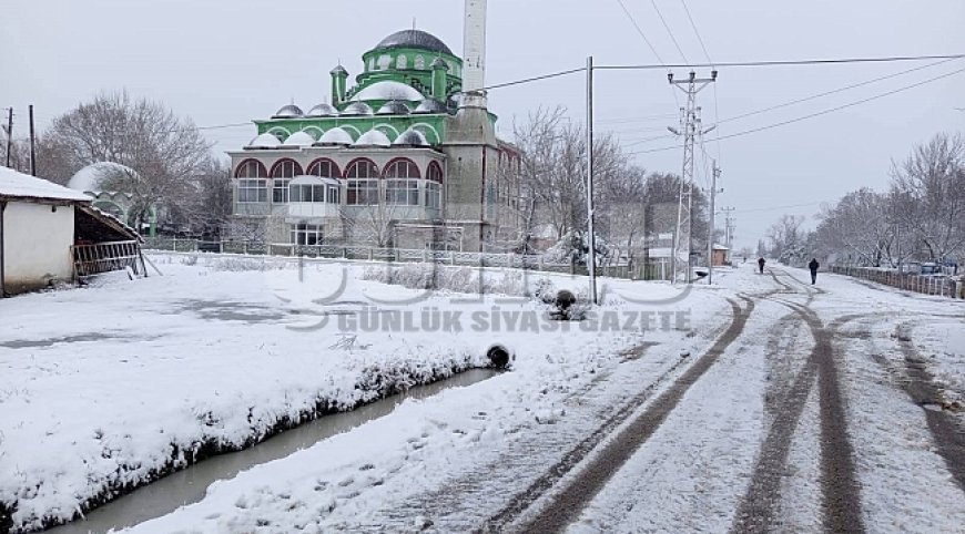 Malkara beyaza büründü : Kar yağışı etkili oluyor
