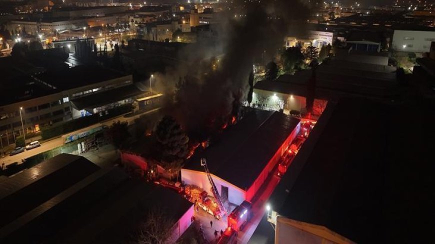 Bursa'da korkutan yangın! Tekstil fabrikası alevlere teslim