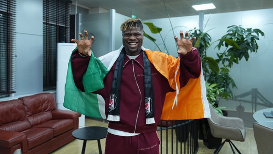 Beşiktaş bir transferi daha resmen açıkladı! İmza için bu sabah İstanbul'a geldi